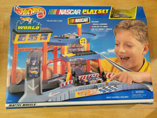 Hot Wheels World Nascar Playset New