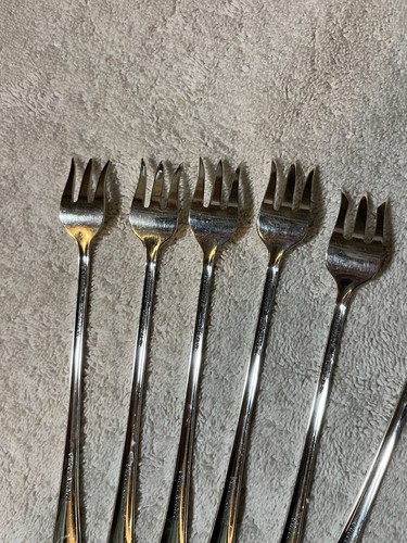 Set 6 Heritage Silver Locket SilverPlate Cocktail Seafood Forks 6” 2 Sets Avail - Picture 7 of 8