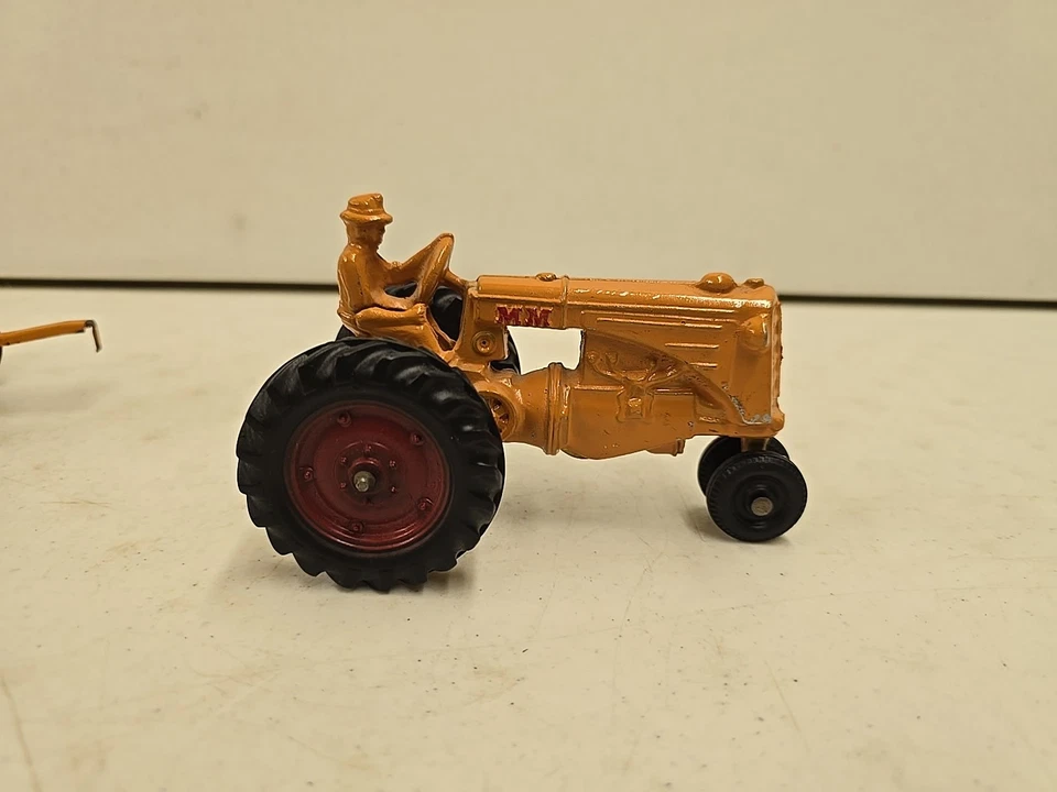 Vintage 1940's Slik Toys 1/32 Scale Orange Minneapolis Moline Tractor Wagon Set - Image 2 of 4