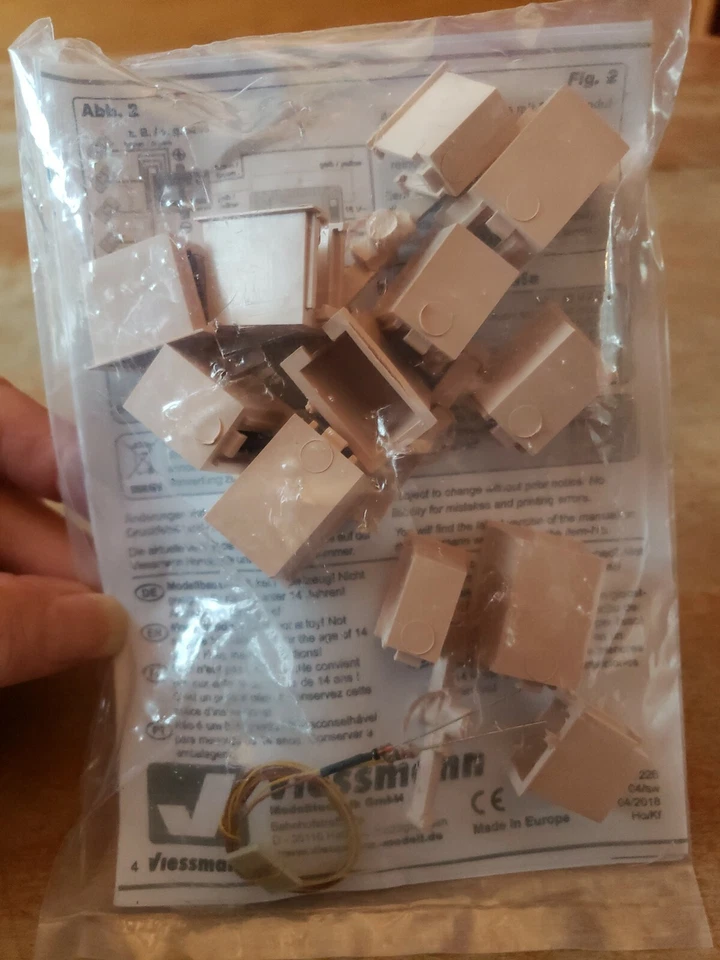 Juego de inicio de luces de casa Viessmann 6005 12 cajas 4 tamaños diferentes 1 LED blanco NUEVO Foto 2 de 3