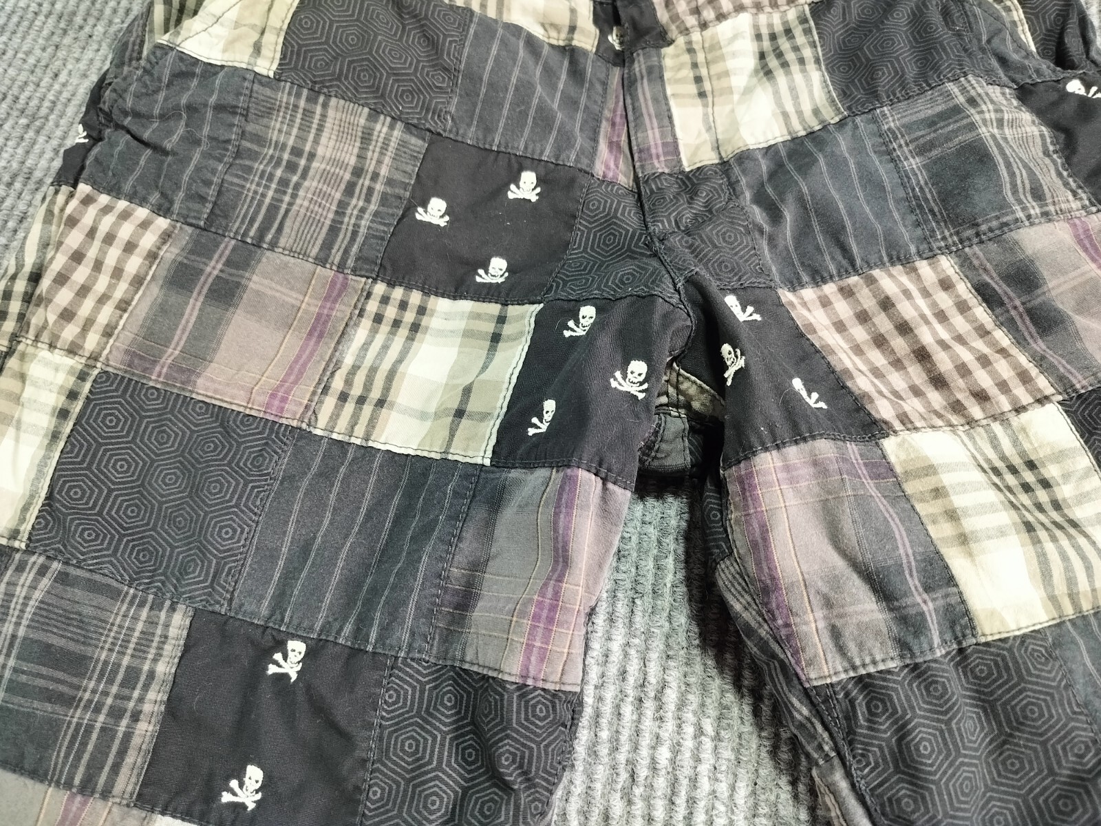 Utilith Men's Skull Crossbones Patchwork Shorts 3… - image 5