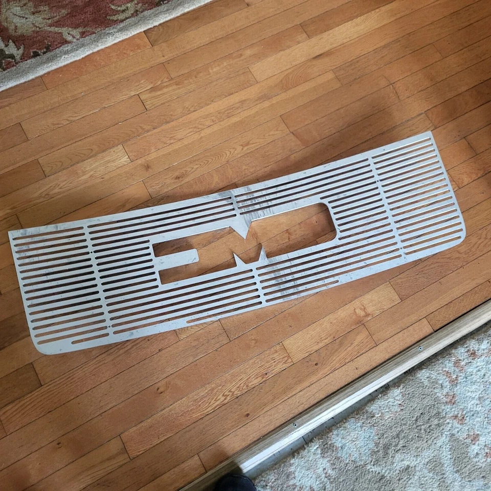 Inserto de rejilla Putco para GMC Sierra 1500 2003-2006 Foto 2 de 4