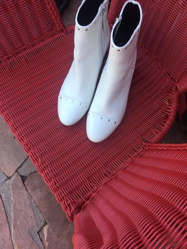 REBECCA MINKOFF BELLISSIMI STIVALETTI BIANCHI IN PELLE DI CIOTTOLI BORCHIATI CON ZIP MISURA 11M USATI IN OTTIME CONDIZIONI - Foto 2 di 9