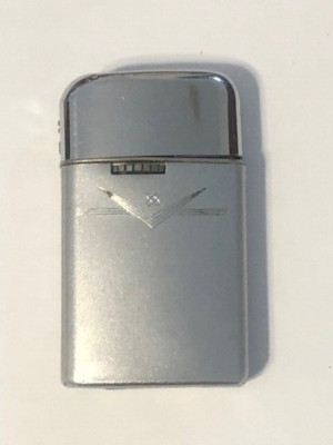Vintage Ronson Art Deco Varaflame Windlite Lighter Chrome Finish