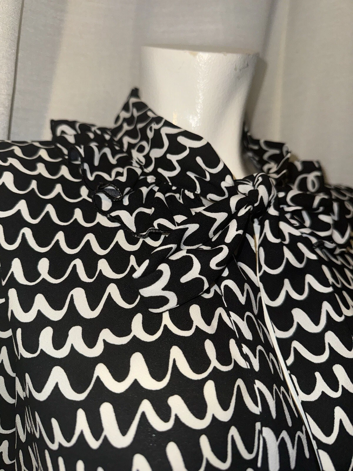 Abito Kate Spade Pop Scallop cravatta scollo aderente e svasato manica lunga taglia S