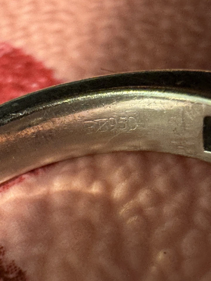 Tiffany And Co Curved 7 Diamond Band. Platinum. Heart Ring. Tiffany And Co. - Image 2 of 4