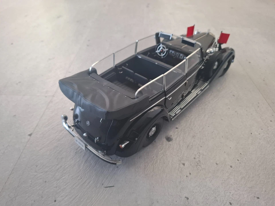 Mercedes-Benz 770 K, Cabrio-Limousine, 1938, schwarz, 1:18, Signature Models - Bild 3 von 4