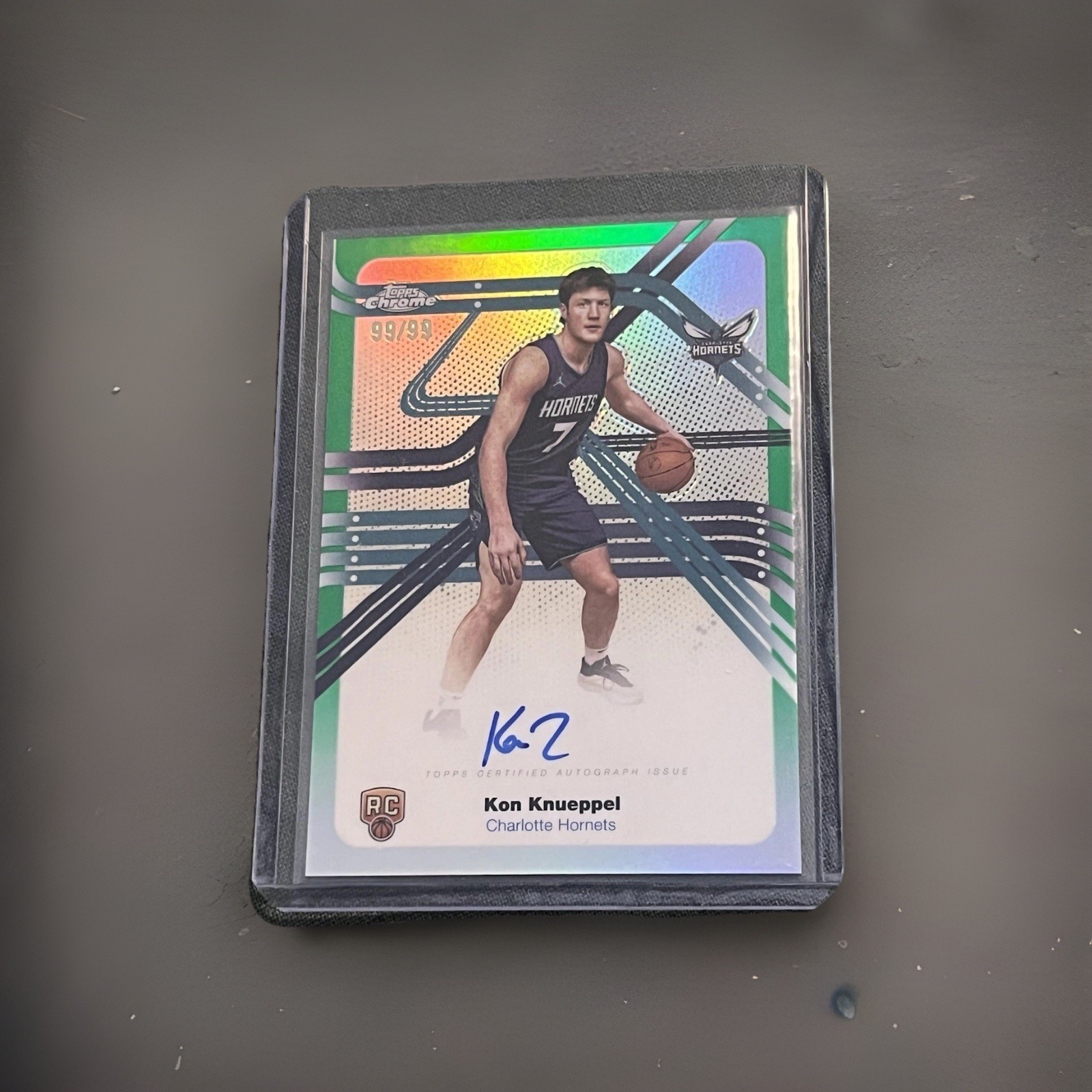 2025 Topps Chrome Next Stop Sigs-Kon Knueppel-Green On Card Auto /99 Bookend