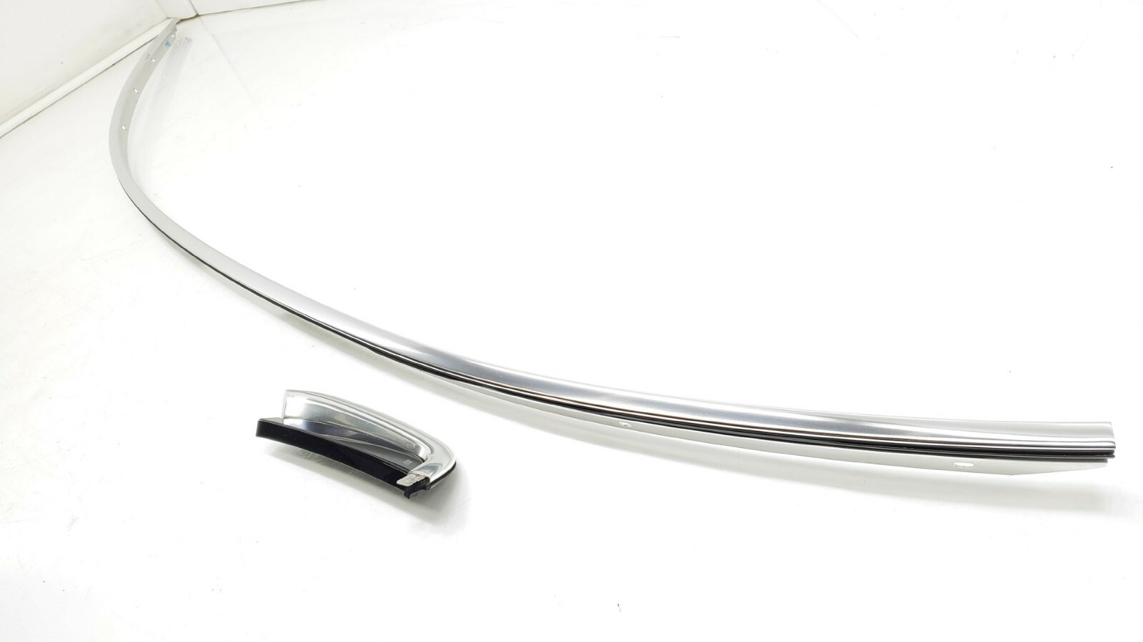 2014-2017 MASERATI GHIBLI RIGHT PASSENGER ROOF WINDOW MOLDING TRIM CHROME OEM.