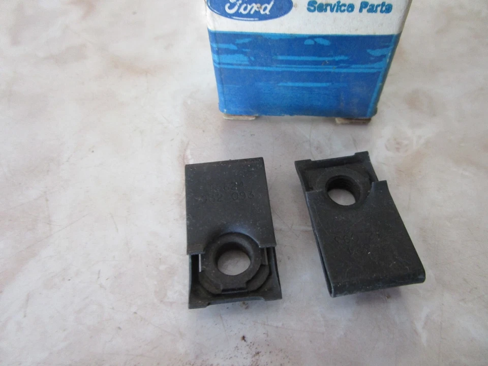 Retenedores de tuerca de capó/radiador 1960 61 62 63-1964 T Bird Falcon Fairlane Ford Nuevo de Lote Antiguo Foto 2 de 3