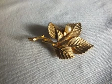 Beautiful Brooch Pin Gold Tone Matte Shiny Leaf Faux Pearl Signed USA 2 x 1 3/8"