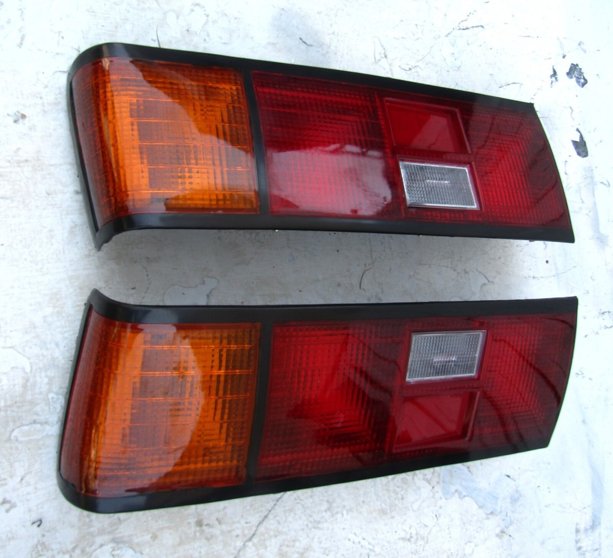 Fits Toyota Corolla KE70 E70 KE75 Sedan 1981-1983 Rear lights Pair