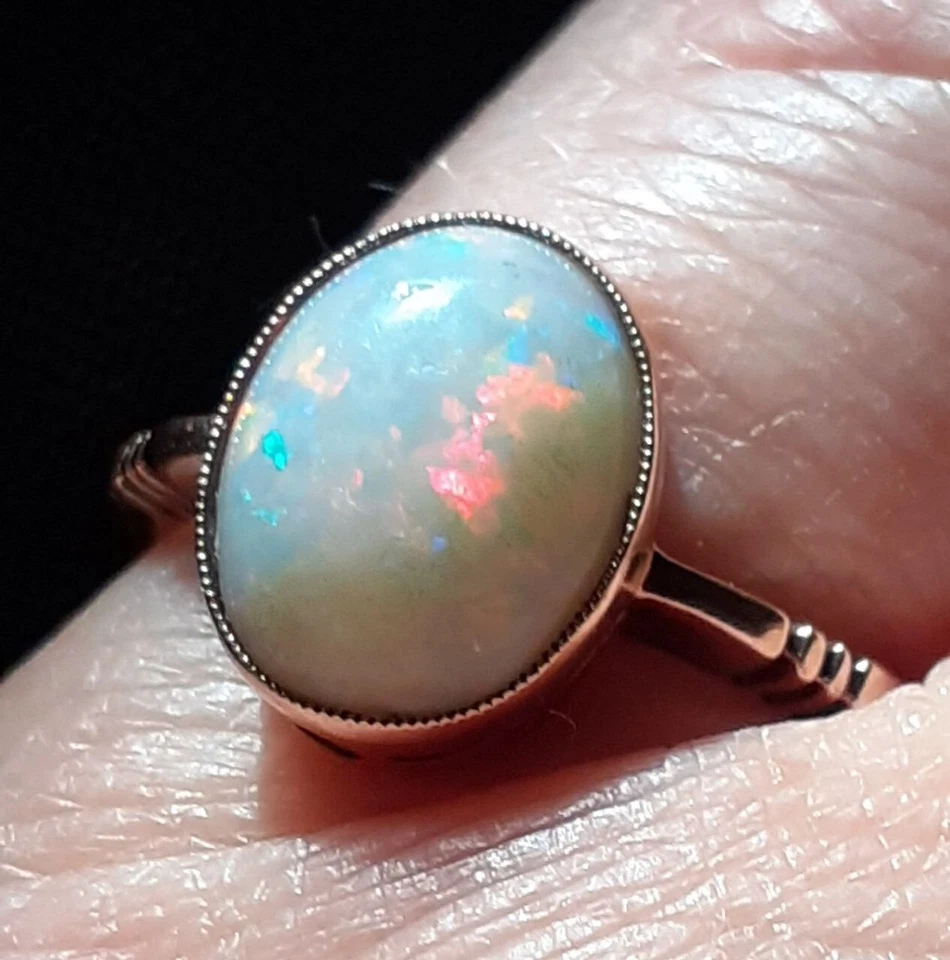 ANTIQUE OPAL RING Fully Hallmarked 9ct Gold Chester 1922 10mm Cabochon Opal 1.9g - Image 4 of 4