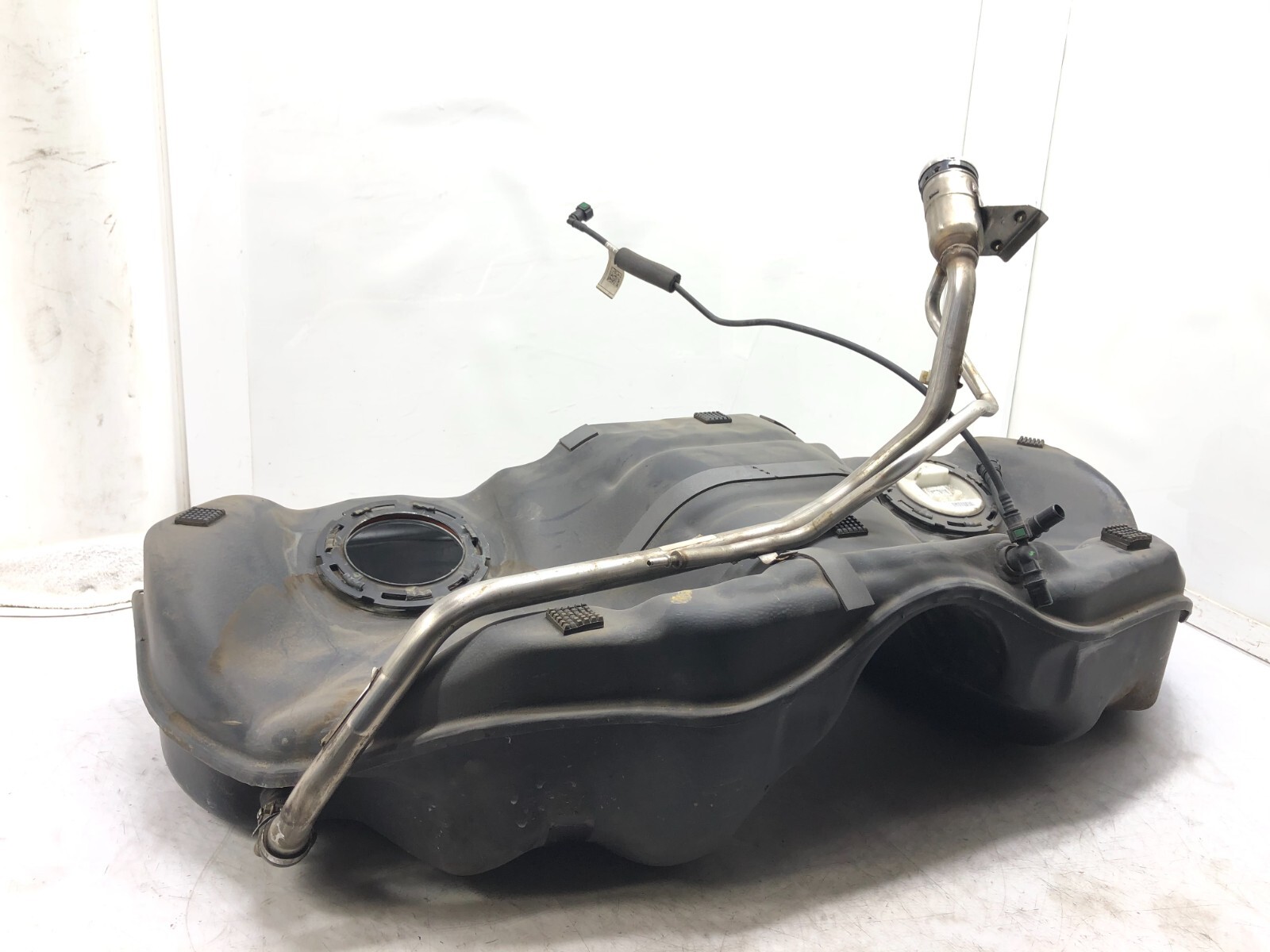 2014-2017 MASERATI GHIBLI FUEL GAS TANK RESERVOIR OEM.