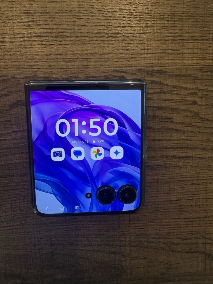 Motorola RAZR Plus 5G (2024) XT2451-2 256GB Black (AT&T) Unlocked Good - Image 2 of 4