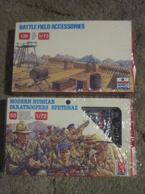 AMT 1'' Modern Russian Soldier Figures in Box 1/72 + ESCI Battlefield Accessories