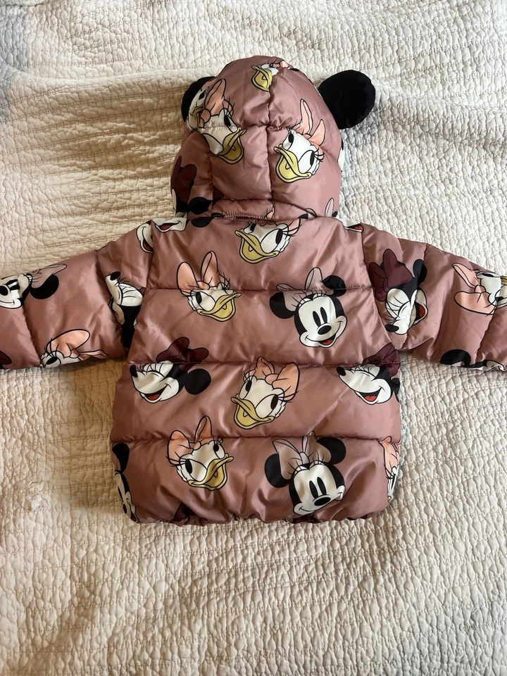 Casaco de inverno H&M infantil menina Minnie Mouse Disney capuz removível tamanho 12 meses - Imagem 2 de 4