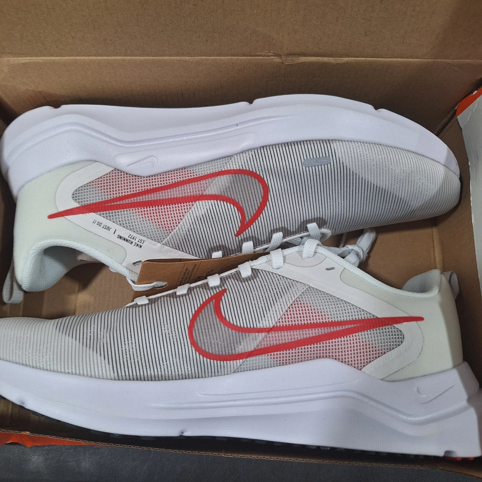 Scarpe da corsa Nike Downshifter 12 da uomo tinta platino nero cremisi taglia 10 5 nuove con etichette