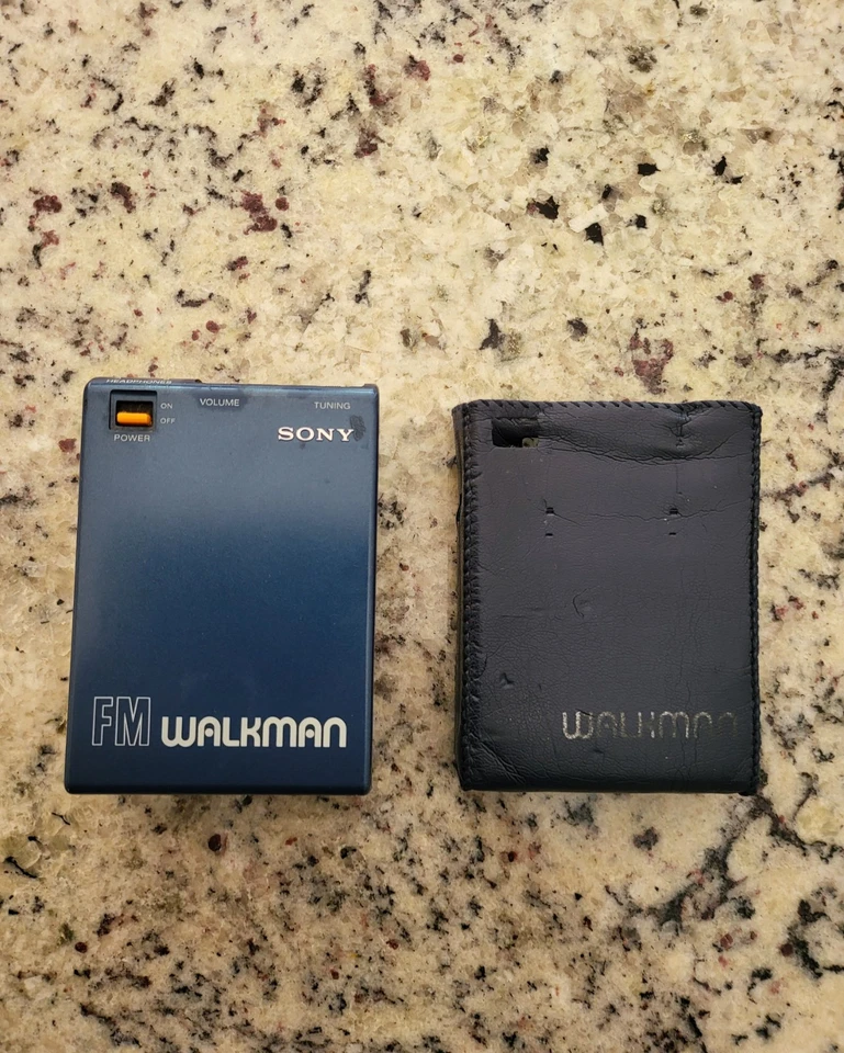 Primer modelo SONY FM WALKMAN SRF-40 FM 1980 funciona FM:76-90MHz de Japón Foto 4 de 4