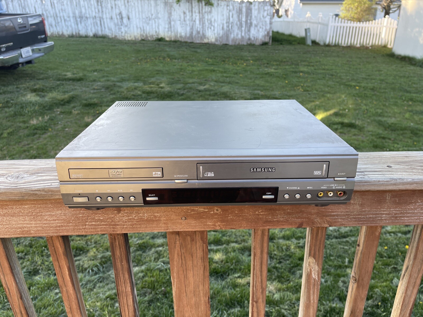 Samsung VHS DVD Combo Player VCR Recorder DVDV1000 Silver Parts Read