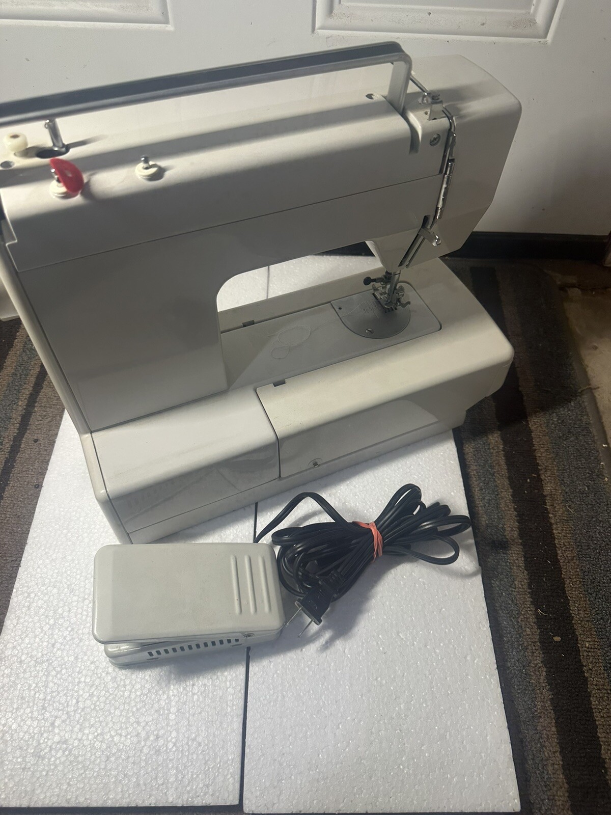 Necchi Model 575FA Sewing Machine Electric with Foot Pedal TESTED Works
