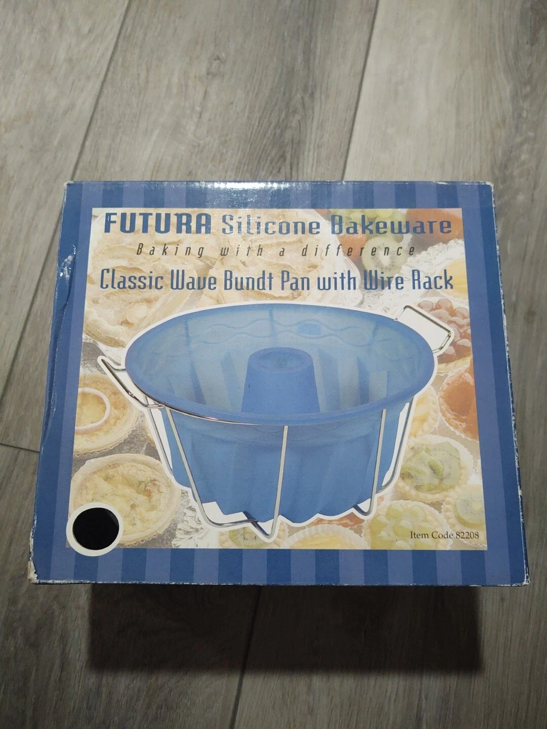 FUTURA Silicone Bakeware Non-Stick Cookware Ring Cake Mold w Rack New