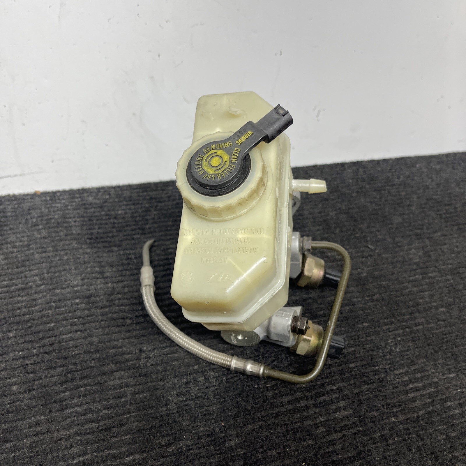 ☑️ BMW E46 Brake Master Cylinder w Reservoir M/T OEM 0106 323 325 328