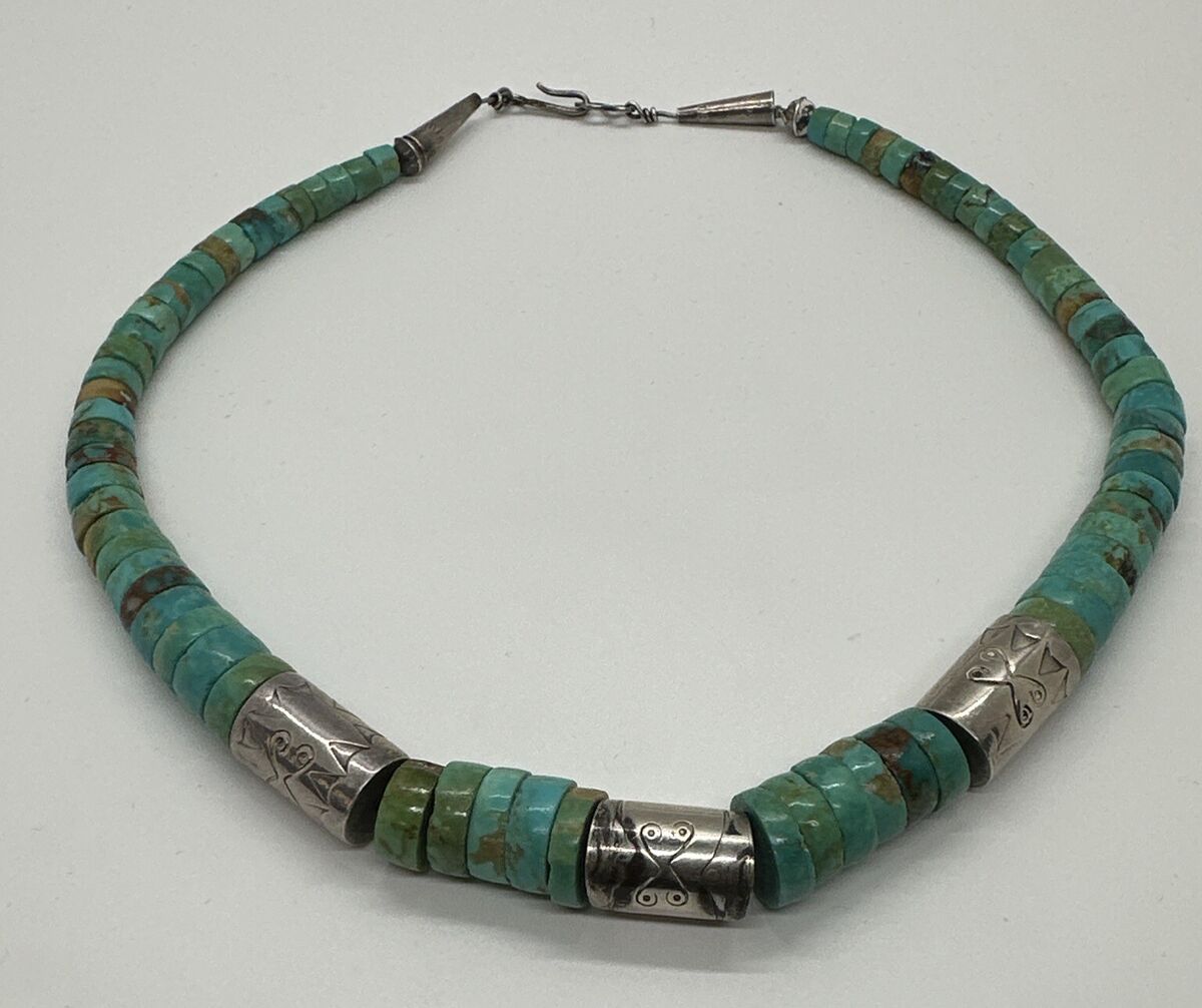Magnificent Vintage Navajo Graduating Turquoise Native American Necklace Magnificent Vintage Navajo Graduating Turquoise Native American Necklace