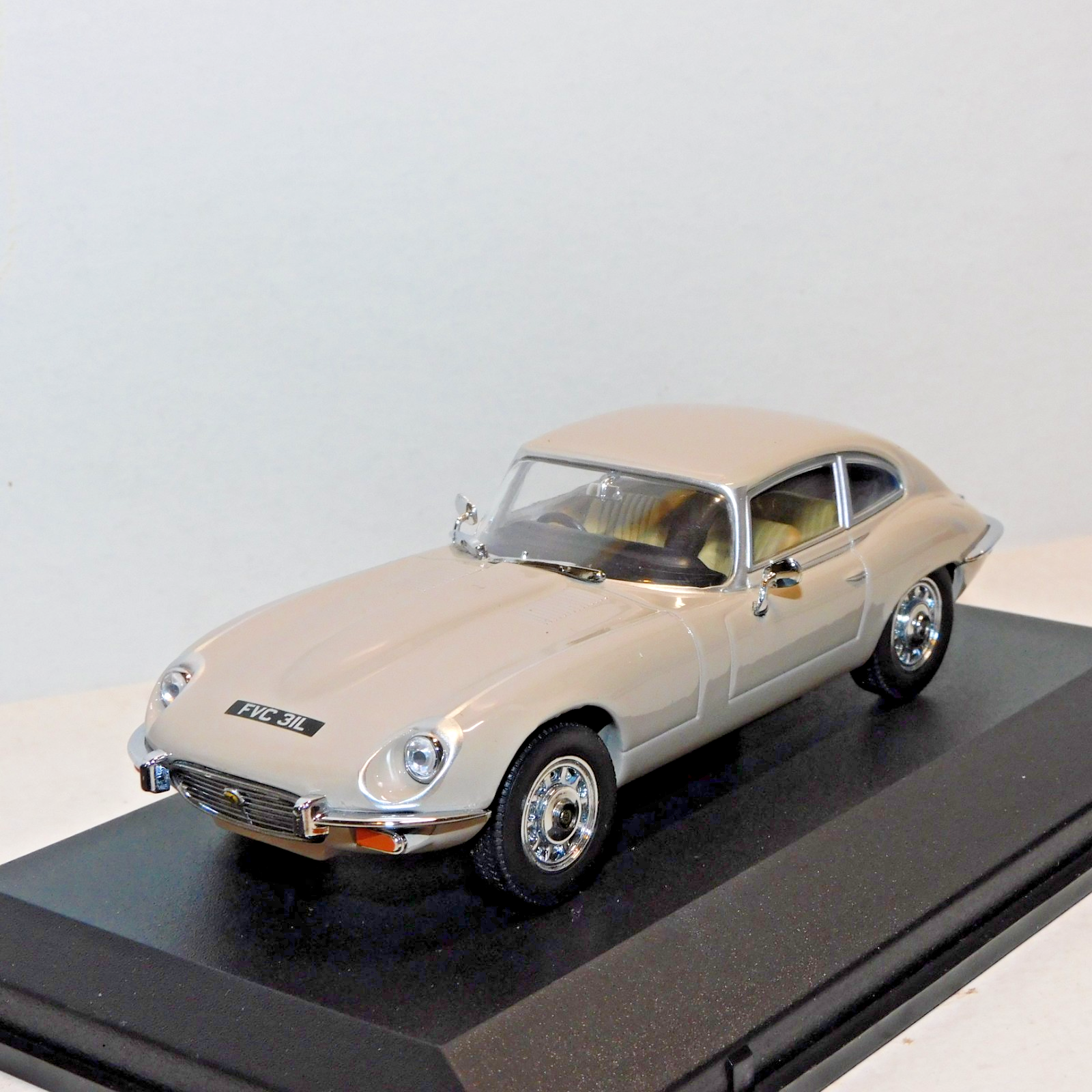 OXFORD DIECAST JAGUAR V12 E-TYPE COUPE ASCOT FAWN 1/43 JAGV12005