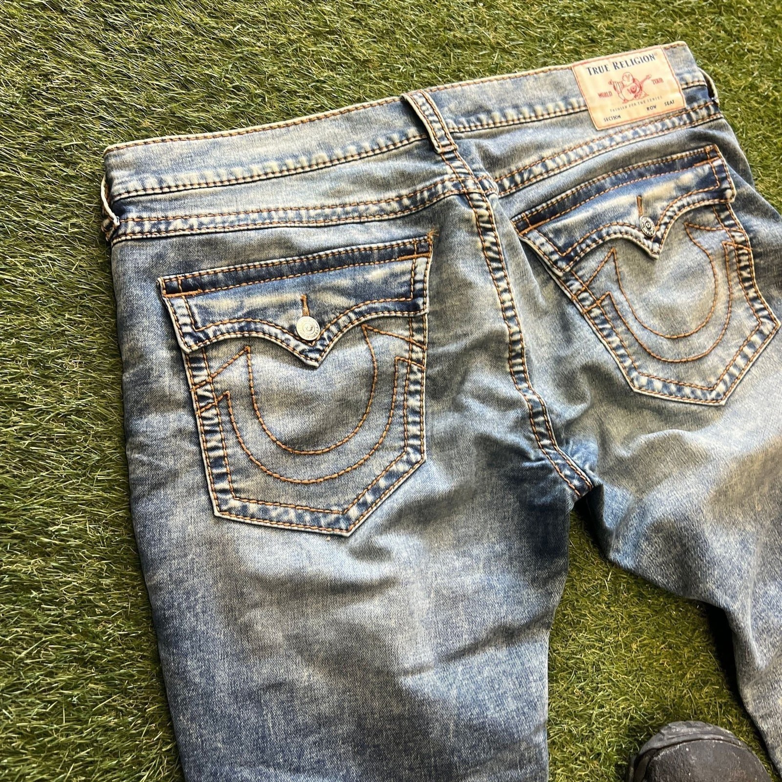 True Religion Jeans Rocco Relaxed Skinny Men's Size 40 Light Wash Blue thumbnail 2