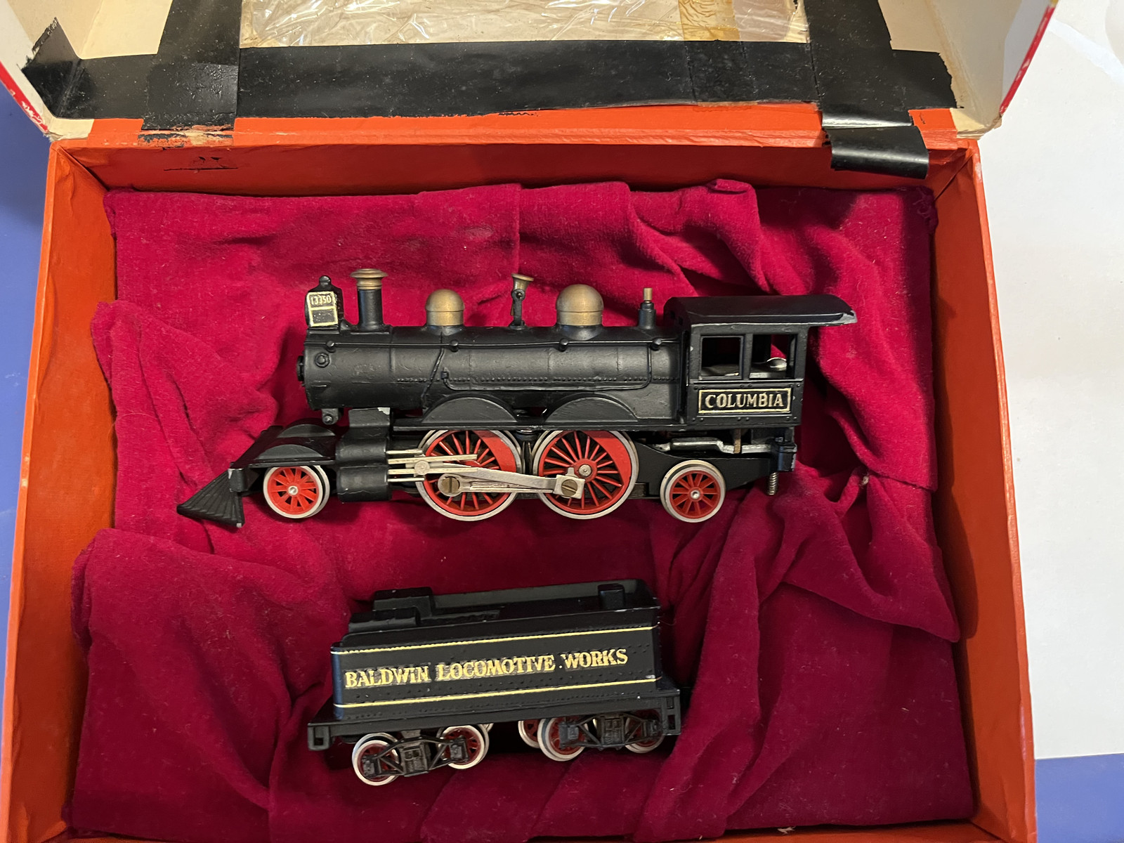 HO sacle Aristo-Craft 2-4-2 Columbia locomotive