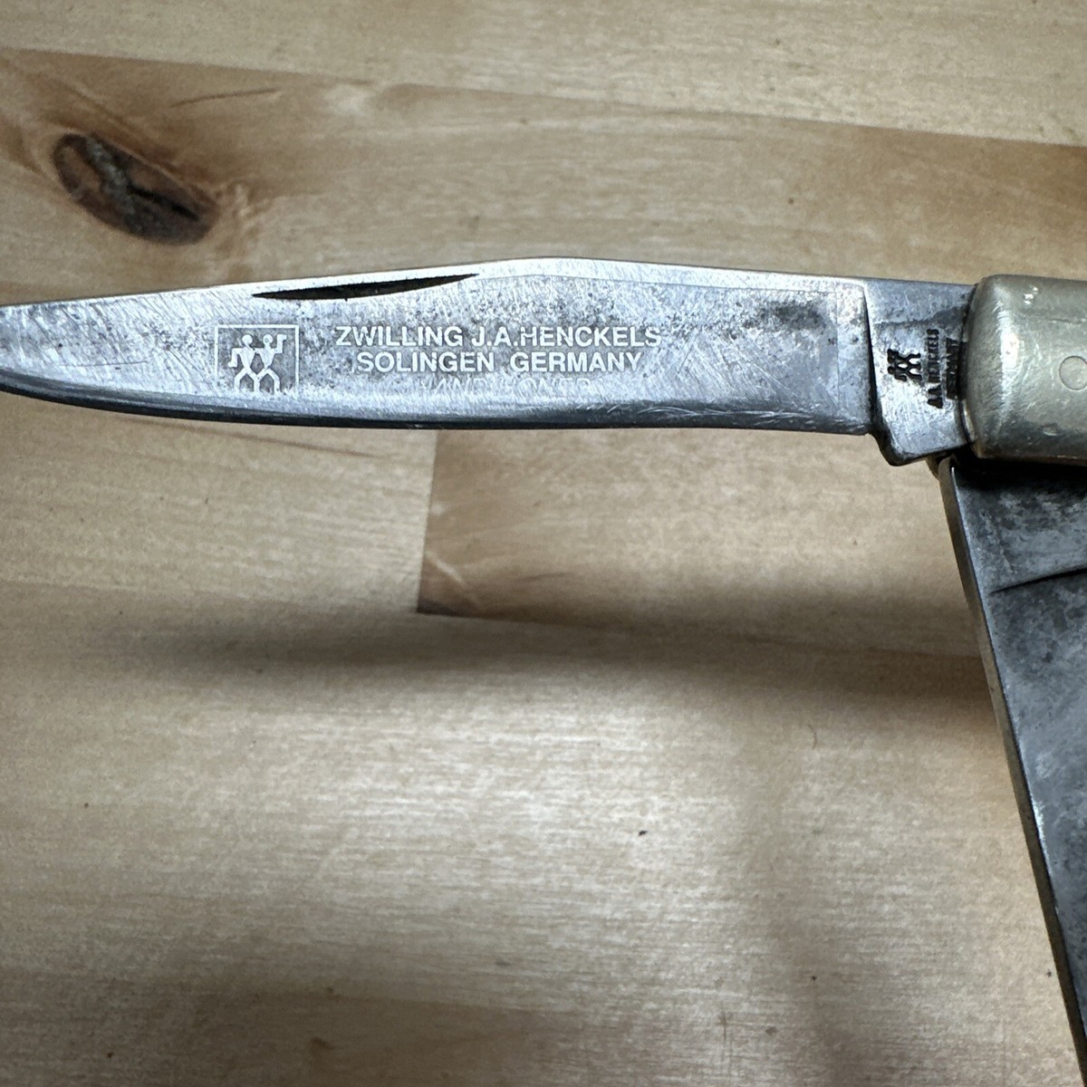 Zwilling J. A. Henckels Solingen HK-5-B Jigged Red Bone Trapper