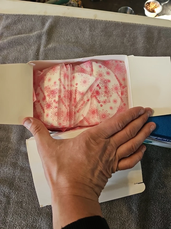 Almohadillas desechables para el pecho Dr. Brown's / Almohadillas Medela 125 unidades nuevas Foto 2 de 3