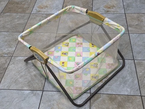 Vintage 1983 Coleco Cabbage Patch Kids Doll Playpen Crib Folds Flat Play Pen