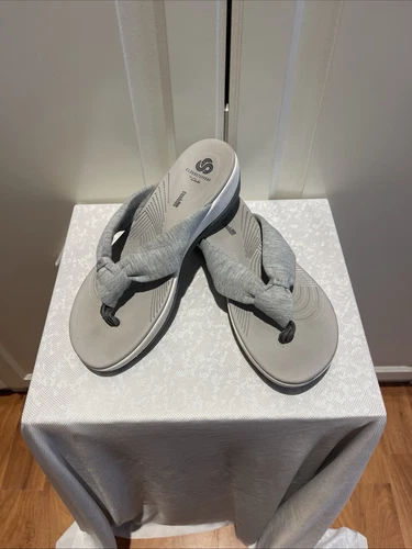 Sandali donna infradito con zeppa Clarks Glison Cloudsteppers taglia 8 grigi prezzo al pubblico consigliato $65