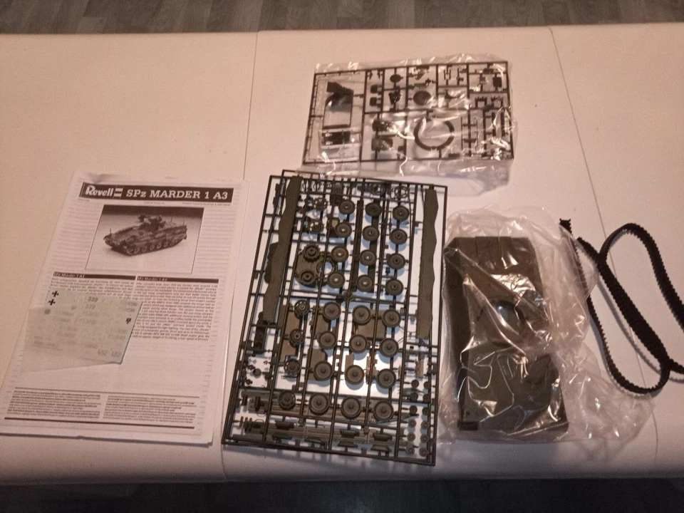 Revell 03021 SPZ Marder 1 A3 kit di montaggio modello 1:35 - Immagine 2 di 2