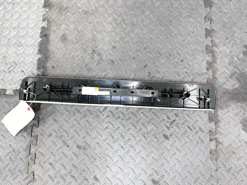 10-20 BENTLEY MULSANNE DELANTERO IZQUIERDO LADO IZQUIERDO PASO PLACA DE PATADA PANEL RASGUÑO OEM Foto 2 de 4