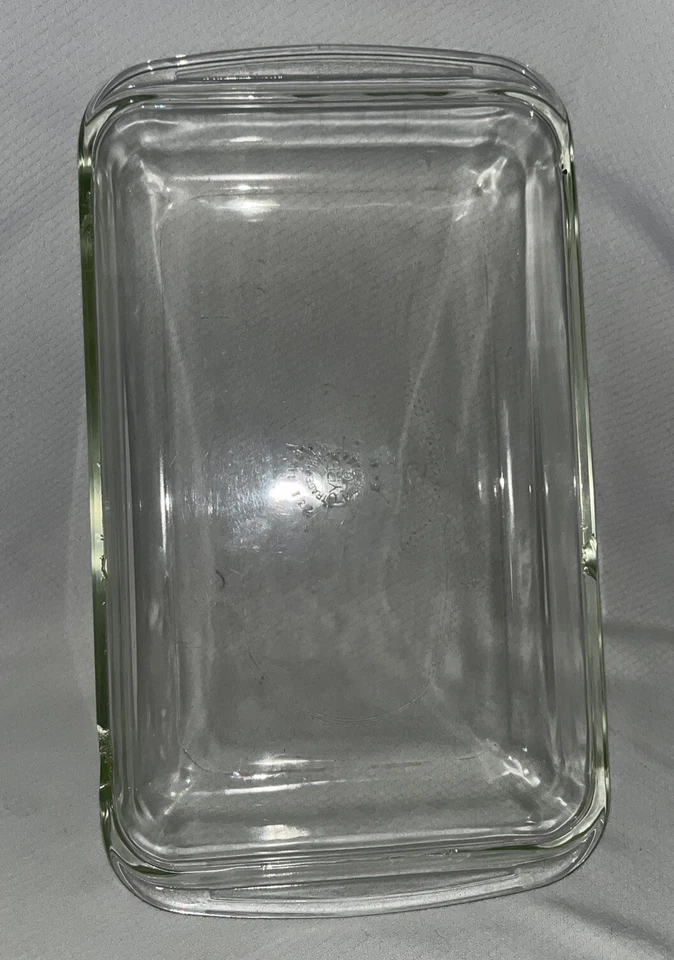 PYREX Clear Glass Casserole 2 Qt. 7 x 11 x1.5 in. 232 / Vintage / Chips - Image 4 of 4