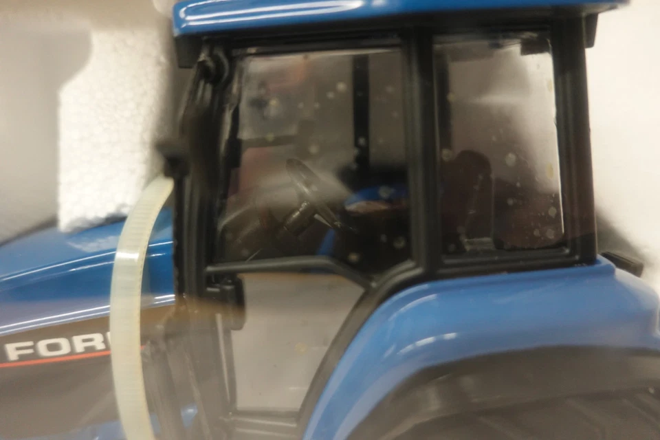 ROS 000117 FORD 8970 4WD TRACTOR 1:25 SCALE - Image 2 of 4