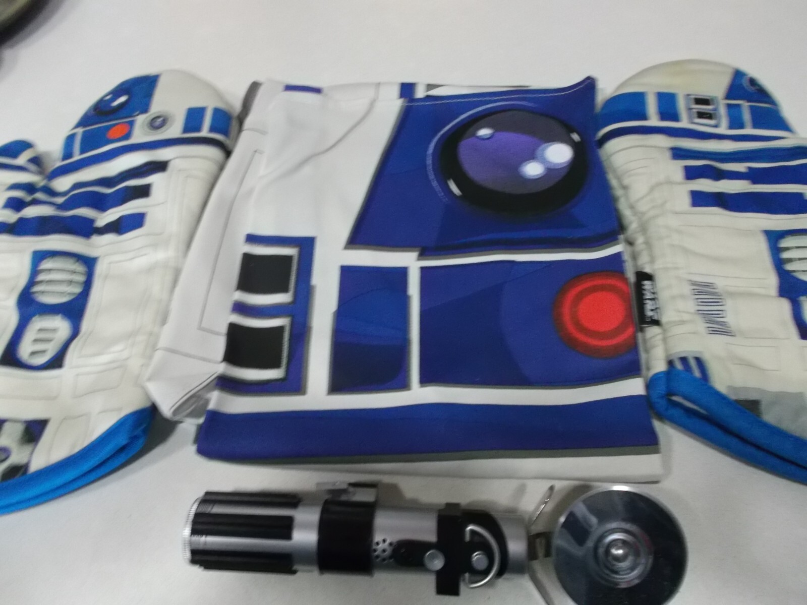 JUEGO DE COCINA STAR WARS. DELANTAL + GUANTES + CORTAPIZZA