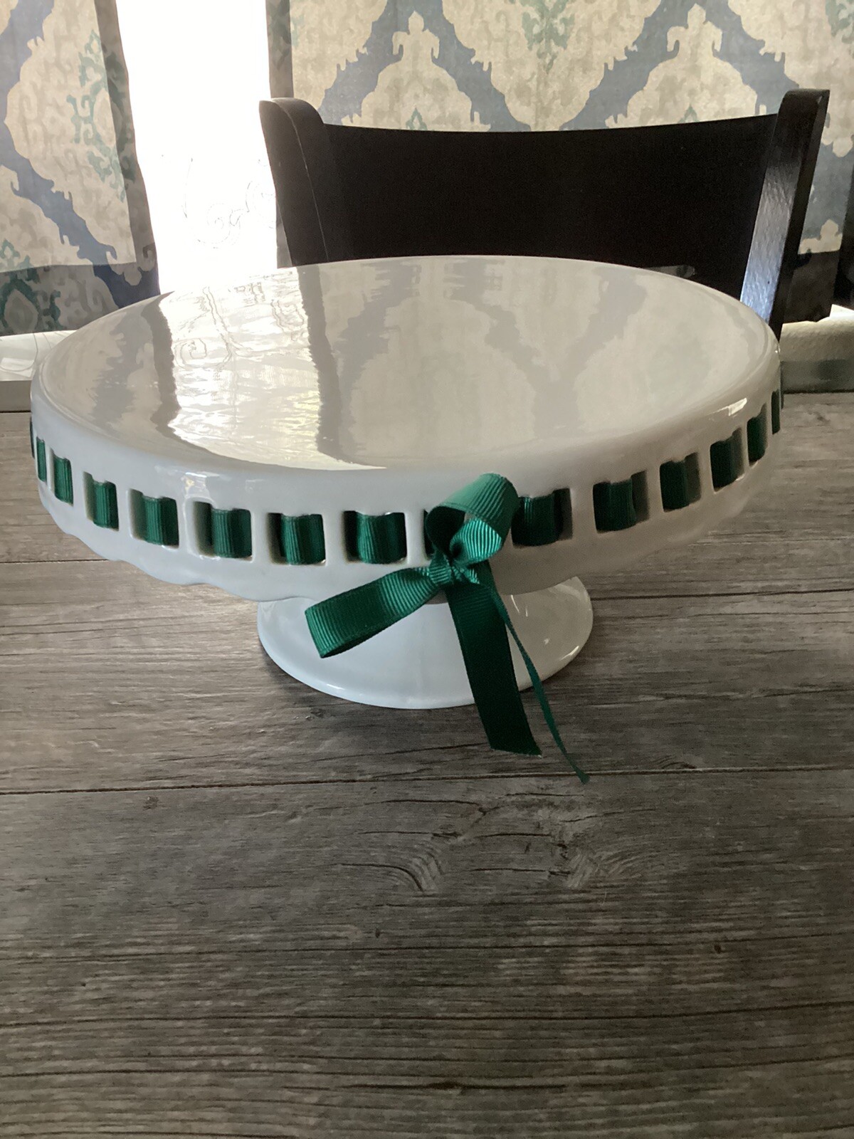 Grace's Teaware White 10”D 4.5”Tall Pedestal Cake Stand Green Ribbon
