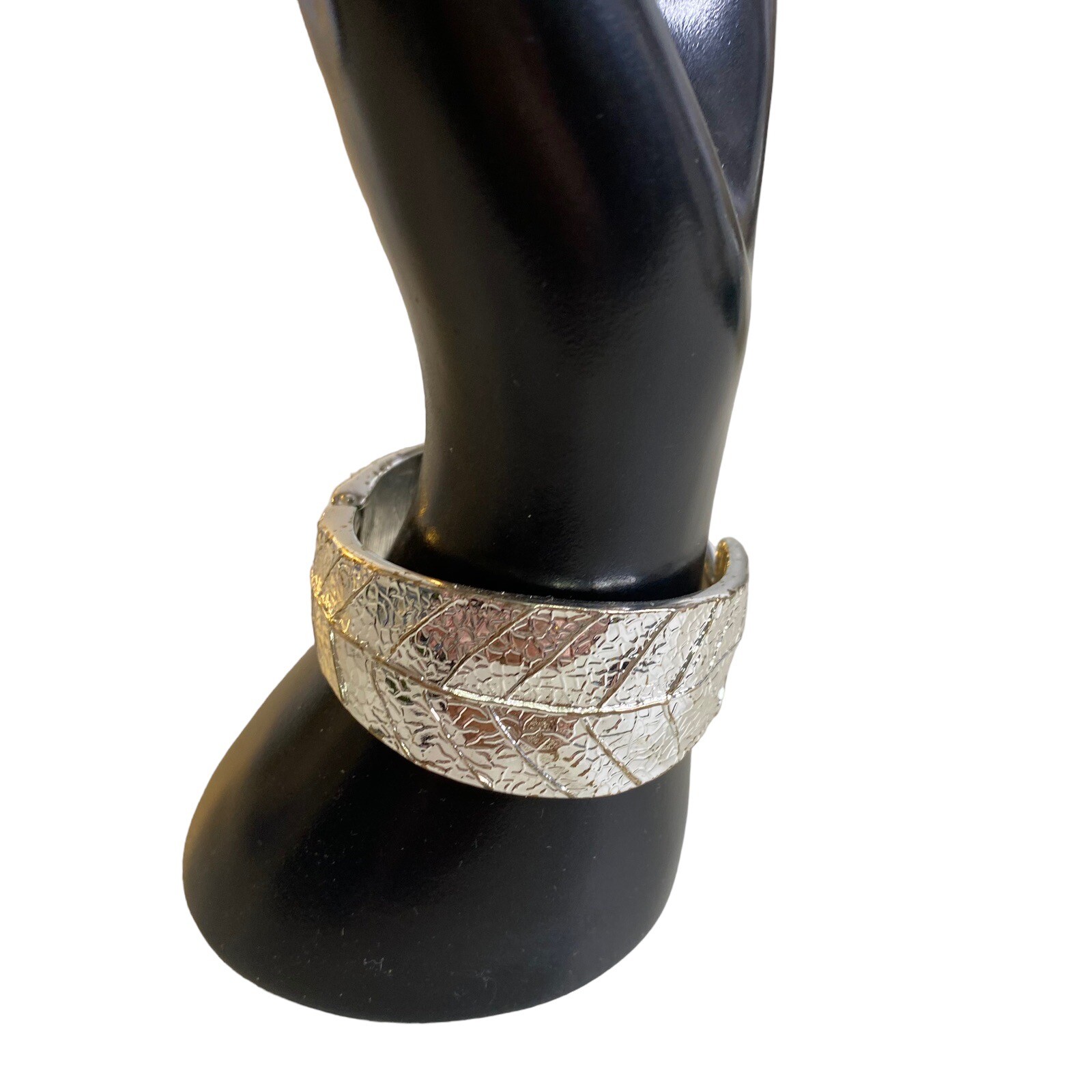 Silver Hinged Bangle  Leaf Pattern Bracelet - image 5