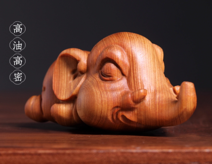 YZ218 - 8 X 4.1 X 3.7 CM Thuja Cypress Wood Netsuke YZ218 - 8 X 4.1 X 3.7 CM Thuja Cypress Wood Netsuke