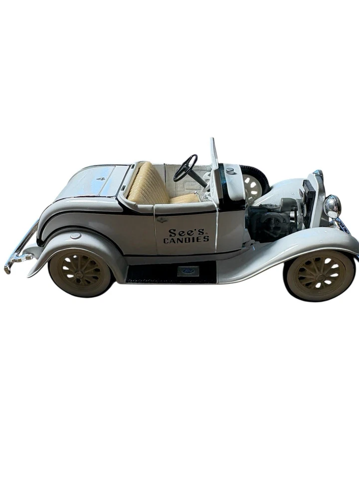 ERTL VINTAGE 1930 SEE'S CANDIES BLANCO Y NEGRO FORD MODELO A DIECAST ROADSTER CAR Foto 2 de 4