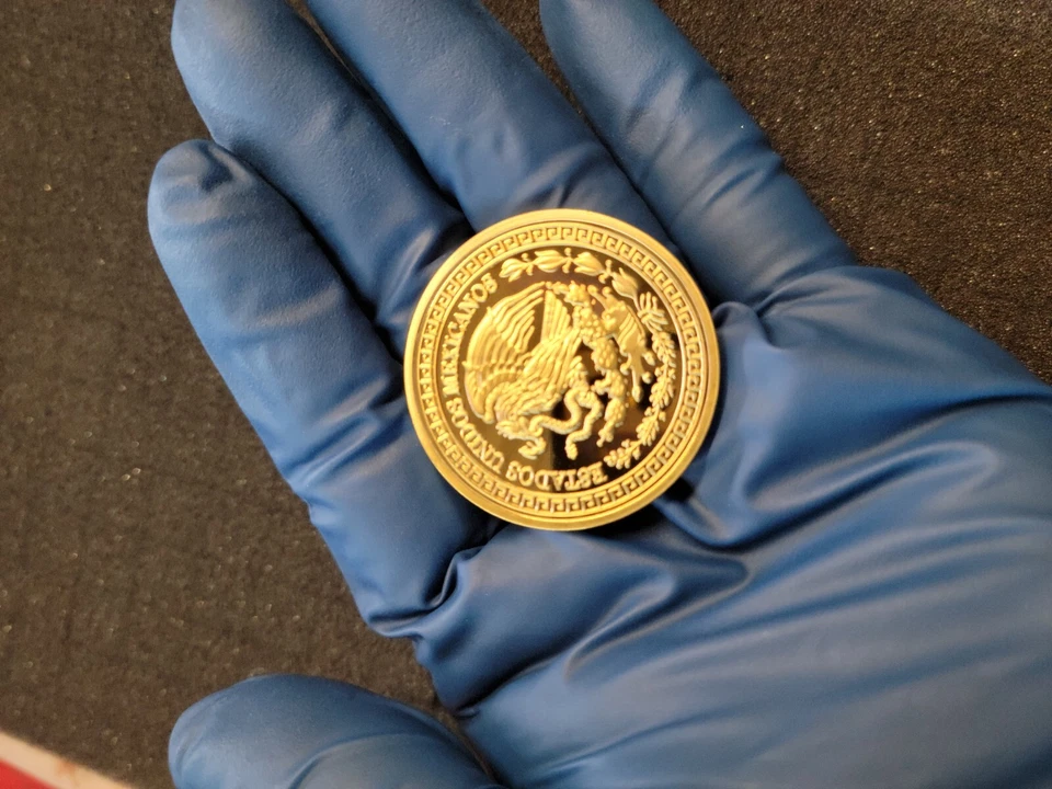 AMLO 硬币 Manuel López Obrador 纪念 2018 - 2024 镀金奖章 — 第 3/4 张图片