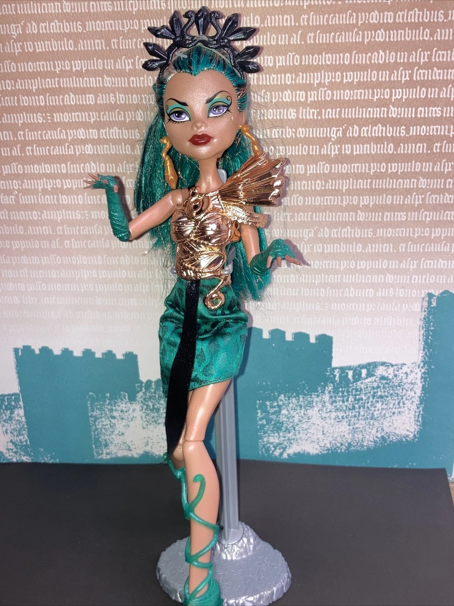 Nefera de nile boo york na caixa doll mattel  Monster high, Monster high  dolls, Monster high characters