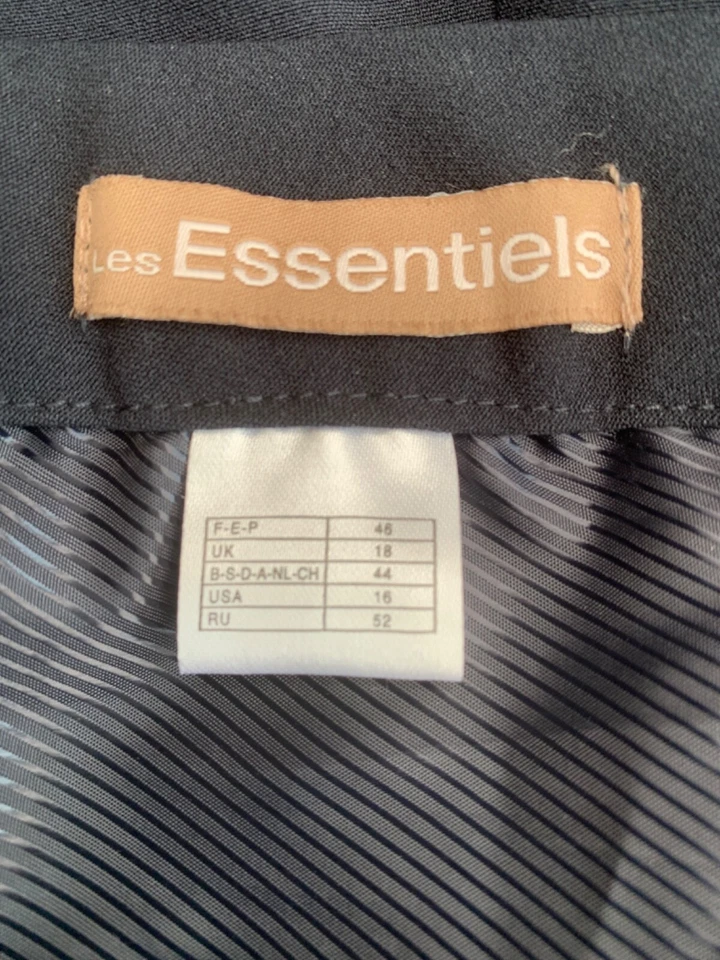 Les Essentiels Women's Navy Blue Flared Skirt Size 18 - Image 4 of 4