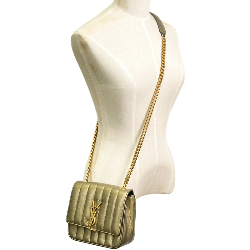 Borsa a tracolla Saint Laurent Vicky Ysl Monogram trapuntata con catena in pelle