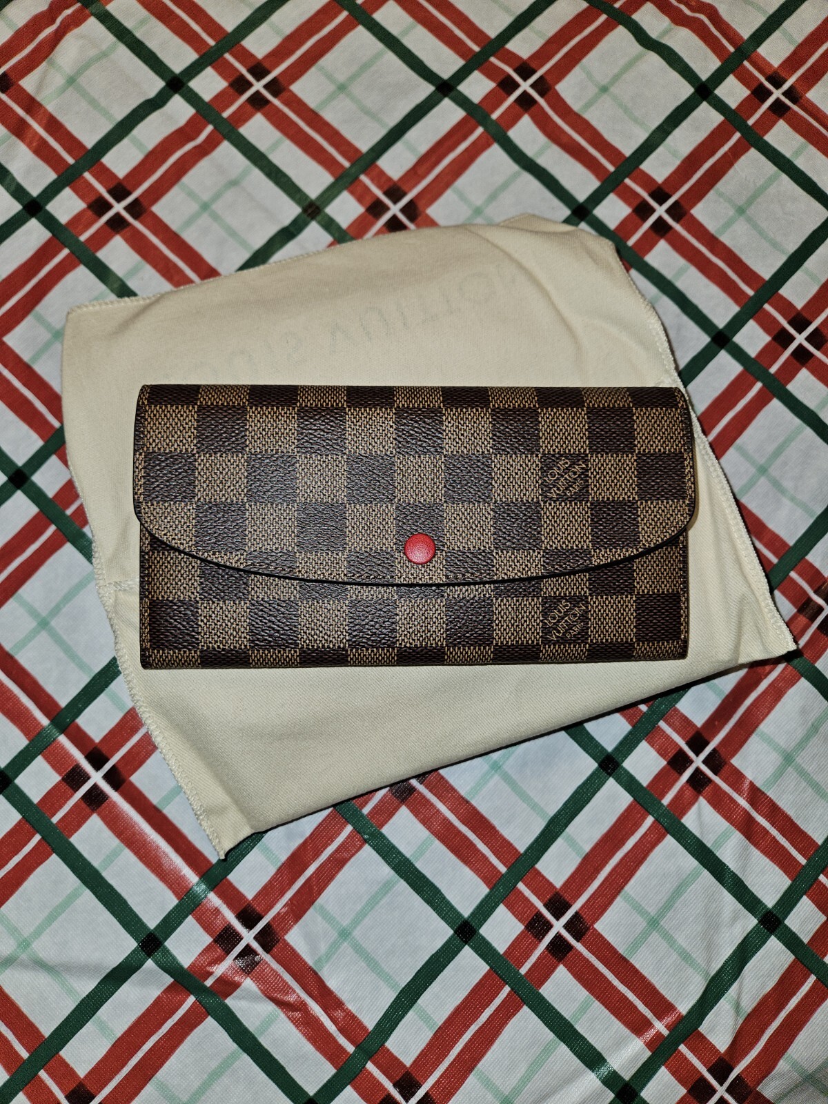 Louis Vuitton Emilie Wallet in Iconic Damier Canvas