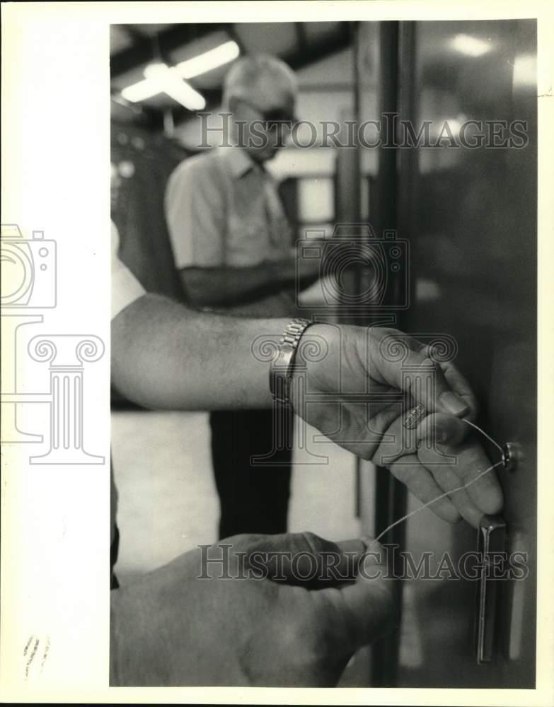 1989 Press Photo Voting machines wired shut by St. John Parish Clerk of Court